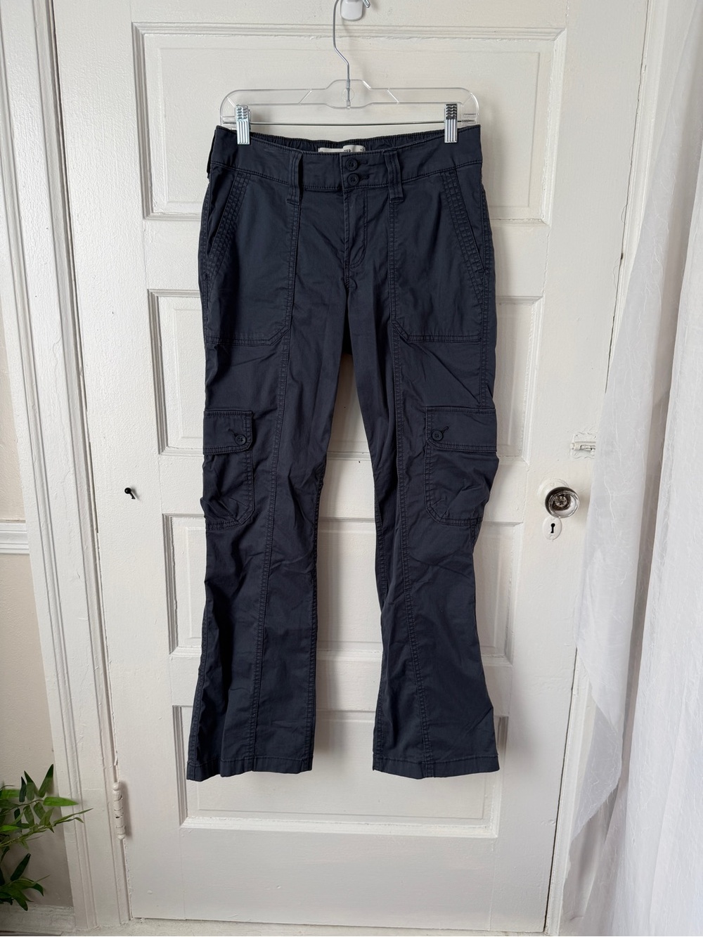 Hollister Cargo Pants Mid Rise Relaxed Boot Cut Dark Blue Cotton Utility 28/6R